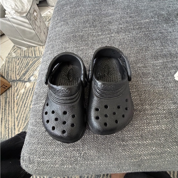 EUC Jibbitz by CROCS Kids Black Water Shoes XXS C4/5 Baby UNISEX - Picture 4 of 16